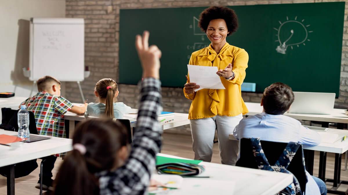 Teacher Assistant Vacancies: How to Qualify & Apply